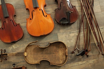 Lot 614 - A COLLECTION LOT OF VIOLINS AND BOWS