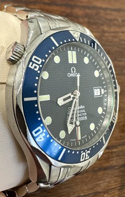 Lot 357 - A GENTLEMAN'S STEEL OMEGA SEAMASTER PROFESSIONAL DIVER'S WRISTWATCH