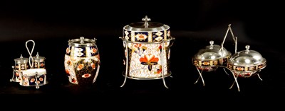 Lot A 19TH CENTURY DAVENPORT IMARI PATTERN TABLE SERVICE WITH SILVER-PLATED MOUNTS