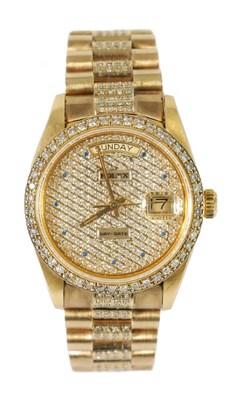 Lot 300a - A GENTLEMAN’S 18CT GOLD DIAMOND AND SAPPHIRE ROLEX PRESIDENT DAY/DATE WRISTWATCH