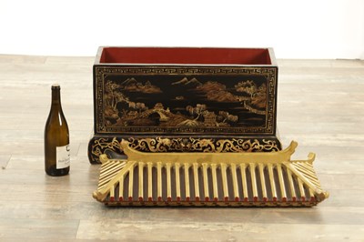 Lot 131 - A LATE 19TH CENTURY CHINESE LACQUERED CHINOISERIE CASKET