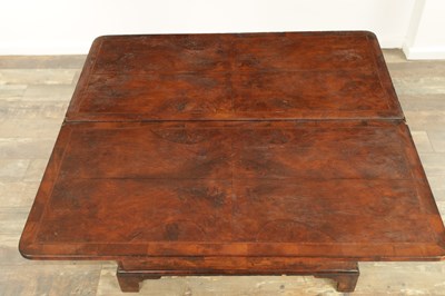 Lot 1415 - AN EARLY 18TH CENTURY FIGURED WALNUT AND HERRING BANDED BACHELORS CHEST