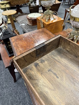 Lot 1415 - AN EARLY 18TH CENTURY FIGURED WALNUT AND HERRING BANDED BACHELORS CHEST