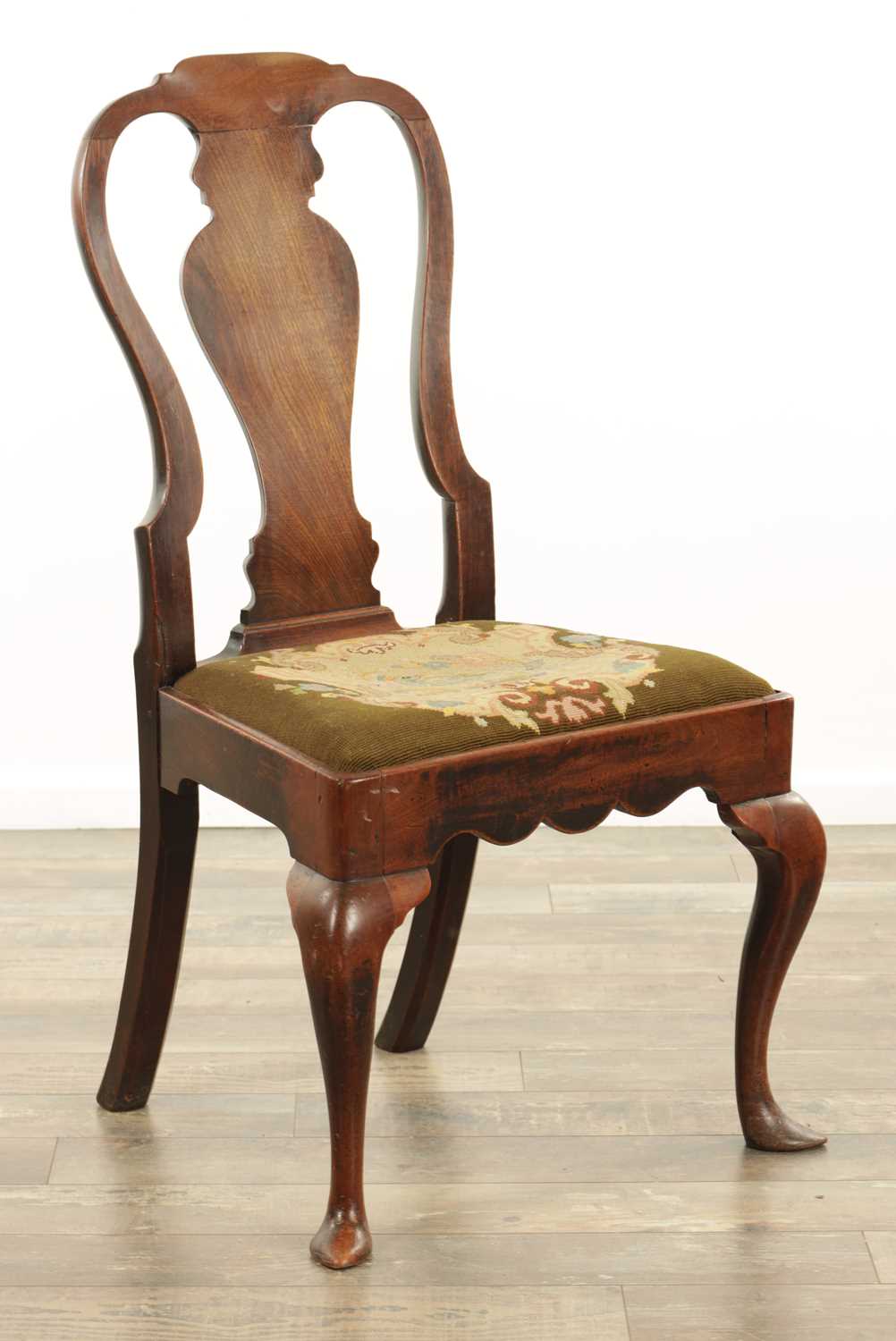 Lot 1381 - A GOOD GEORGE II WALNUT SIDE CHAIR