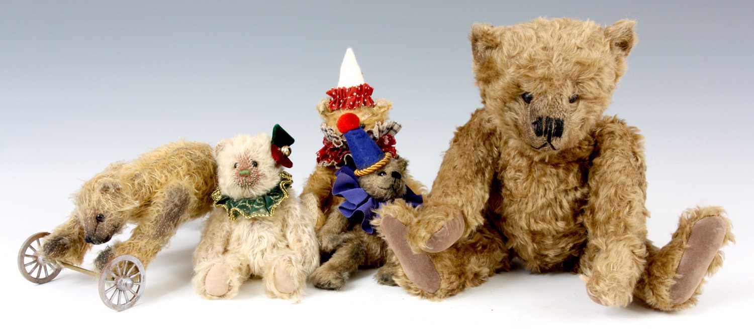 Lot 470 - A SELECTION OF FIVE TEDDY BEARS of various...