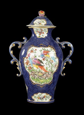 Lot A LATE 19TH CENTURY FIRST PERIOD WORCESTER TYPE TWO-HANDLED SHOULDERED VASE AND COVER - PROBABLY SAMSON