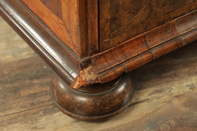 Lot 1306 - A FINE WILLIAM AND MARY OYSTERED LABURNUM INLAID CHEST OF DRAWERS