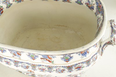 Lot 113 - A LARGE 19TH CENTURY CANTON GROUP CERAMIC FOOT BATH