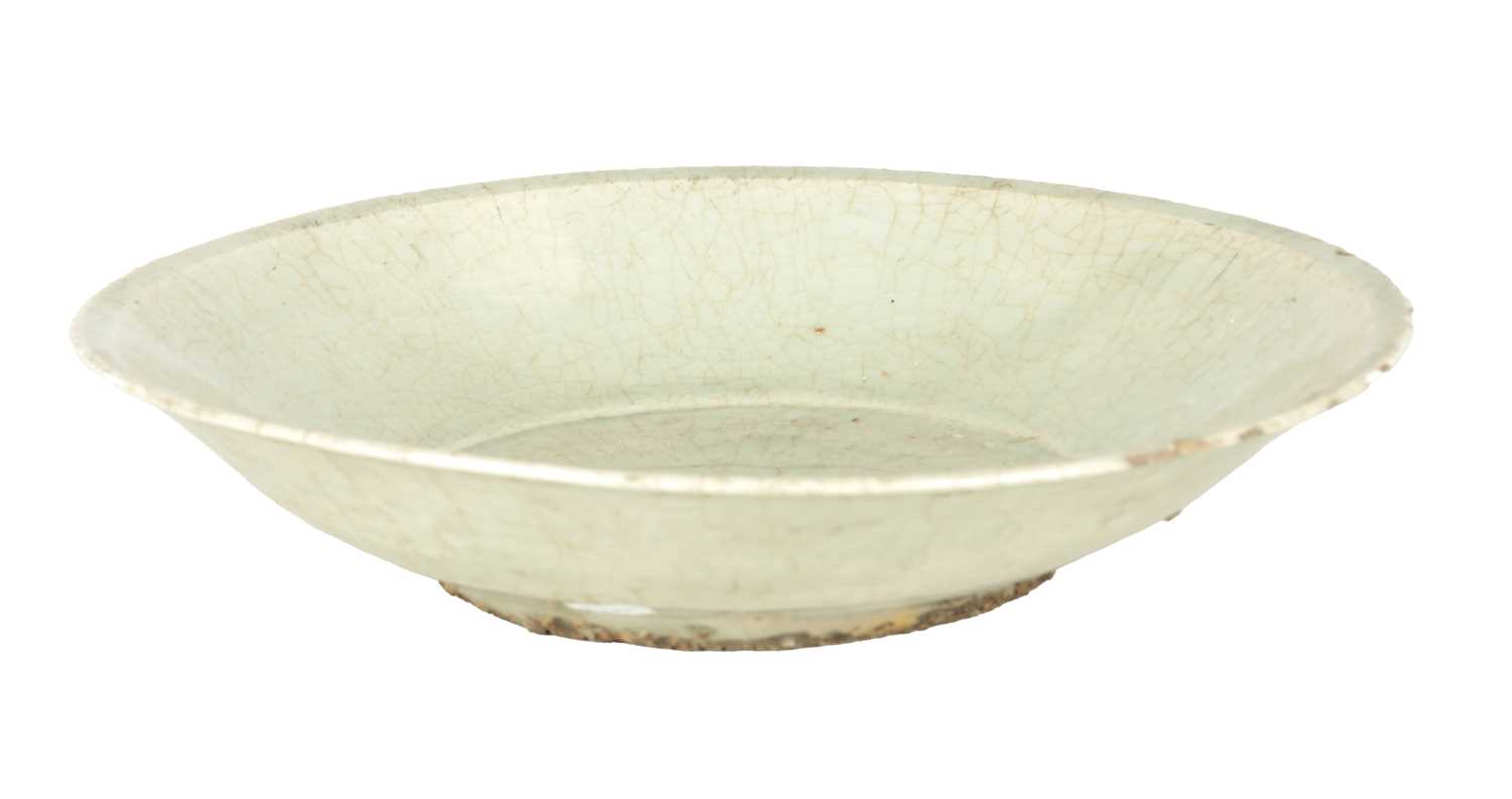 278 - AN 18TH/19TH CENTURY CHINESE CELEDON CRACKLE GLAZED BOWL