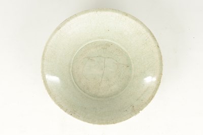 Lot 278 - AN 18TH/19TH CENTURY CHINESE CELEDON CRACKLE GLAZED BOWL