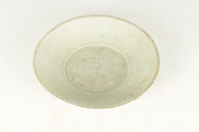 Lot 278 - AN 18TH/19TH CENTURY CHINESE CELEDON CRACKLE GLAZED BOWL