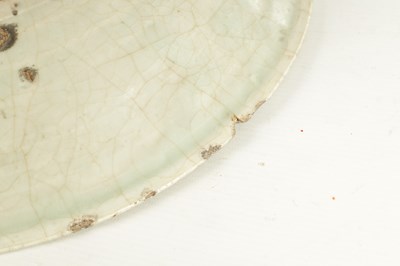 Lot 278 - AN 18TH/19TH CENTURY CHINESE CELEDON CRACKLE GLAZED BOWL