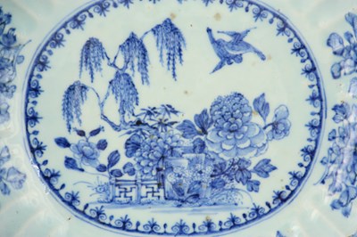 Lot 258 - AN 18TH CENTURY CHINESE PORCELAIN BLUE AND WHITE OVAL-SHAPED DISH