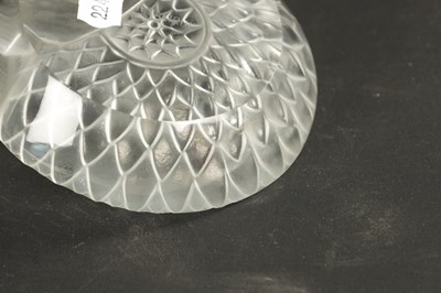 Lot 32 - A RENE LALIQUE 'PAPILLONS ET DAHLIA' CLEAR GLASS PIN TRAY