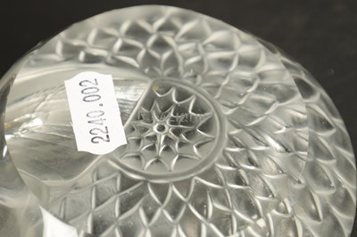 Lot 32 - A RENE LALIQUE 'PAPILLONS ET DAHLIA' CLEAR GLASS PIN TRAY