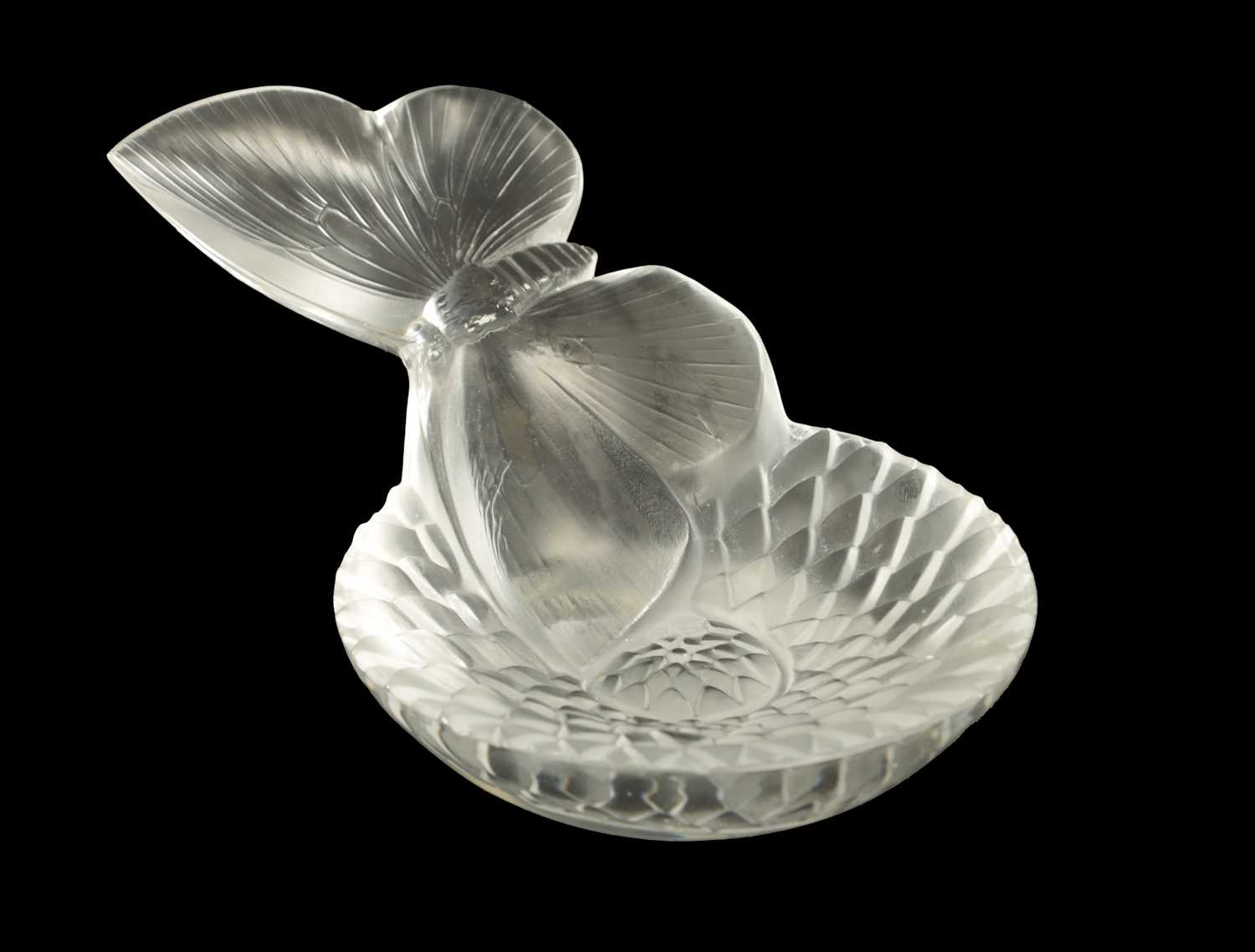 Lot 32 - A RENE LALIQUE 'PAPILLONS ET DAHLIA' CLEAR GLASS PIN TRAY