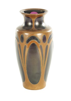 Lot 30 - AN ART NOVEAU COLOURED GLASS AND COPPER MOUNTED VASE ION THE MANNER OF LOETZ