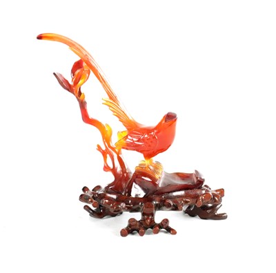 Lot 212 - A 19TH CENTURY CHINESE CARVED AGATE SCULPTURE OF A BIRD