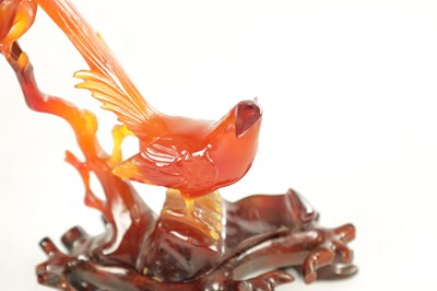 Lot 212 - A 19TH CENTURY CHINESE CARVED AGATE SCULPTURE OF A BIRD