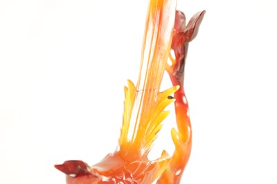 Lot 212 - A 19TH CENTURY CHINESE CARVED AGATE SCULPTURE OF A BIRD