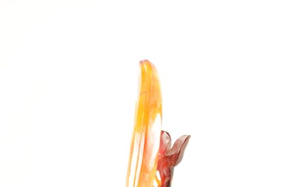 Lot 212 - A 19TH CENTURY CHINESE CARVED AGATE SCULPTURE OF A BIRD