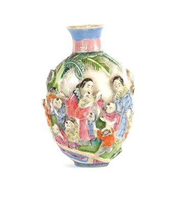 Lot 235 - A 19TH CENTURY CHINESE OVOID SNUFF BOTTLE