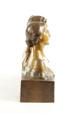 Lot 613 - ADOLF JOSEF POHL (1872-1930) AN ARTS AND CRAFTS TWO-COLOUR PATINATED BRONZE SCULPTURE L'AMOUR
