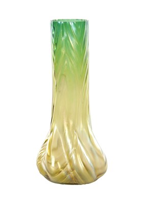 Lot 28 - AN ART NOUVEAU LOETZ TYPE IRIDESCENT GLASS VASE