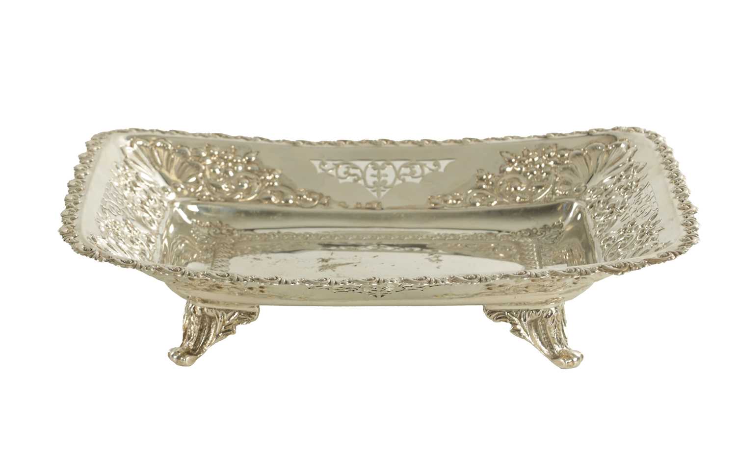 Lot 473 - AN EDWARD VII SILVER FRUIT DISH