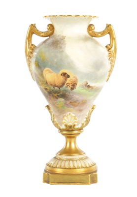 Lot 61 - A FINE ROYAL WORCESTER CABINET VASE PAINTED BY HARRY DAVIS