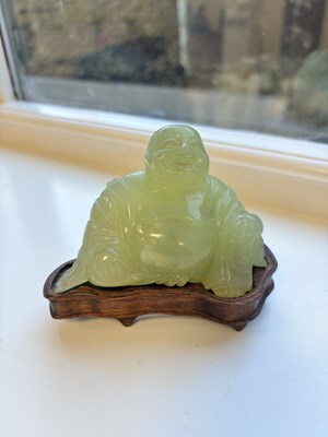 Lot 146 - A CHINESE CARVED JADE SCULPTURE OF A SEATED BUDDHA
