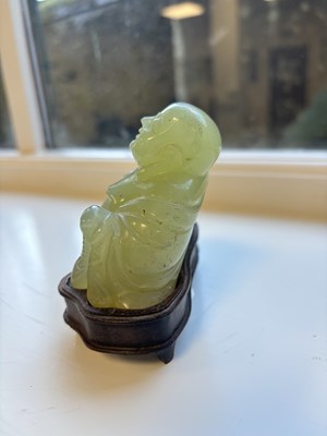 Lot 146 - A CHINESE CARVED JADE SCULPTURE OF A SEATED BUDDHA