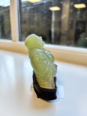 Lot 146 - A CHINESE CARVED JADE SCULPTURE OF A SEATED BUDDHA