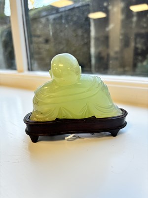 Lot 146 - A CHINESE CARVED JADE SCULPTURE OF A SEATED BUDDHA
