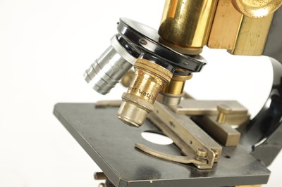 Lot 560 - A 20TH CENTURY E. LEITZ WETZLAR MONOCULAR MICROSCOPE NUMBER 190500