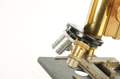 Lot 560 - A 20TH CENTURY E. LEITZ WETZLAR MONOCULAR MICROSCOPE NUMBER 190500