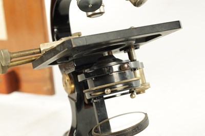 Lot 560 - A 20TH CENTURY E. LEITZ WETZLAR MONOCULAR MICROSCOPE NUMBER 190500