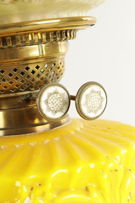 Lot 713 - A FINE VICTORIAN BRASS AND YELLOW GLASS OIL LAMP