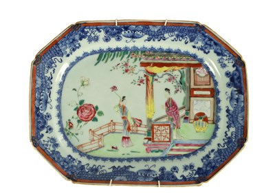 Lot 178 - AN 18TH CENTURY CHINESE FAMILLE ROSE CLIPPED RECTANGULAR DISH