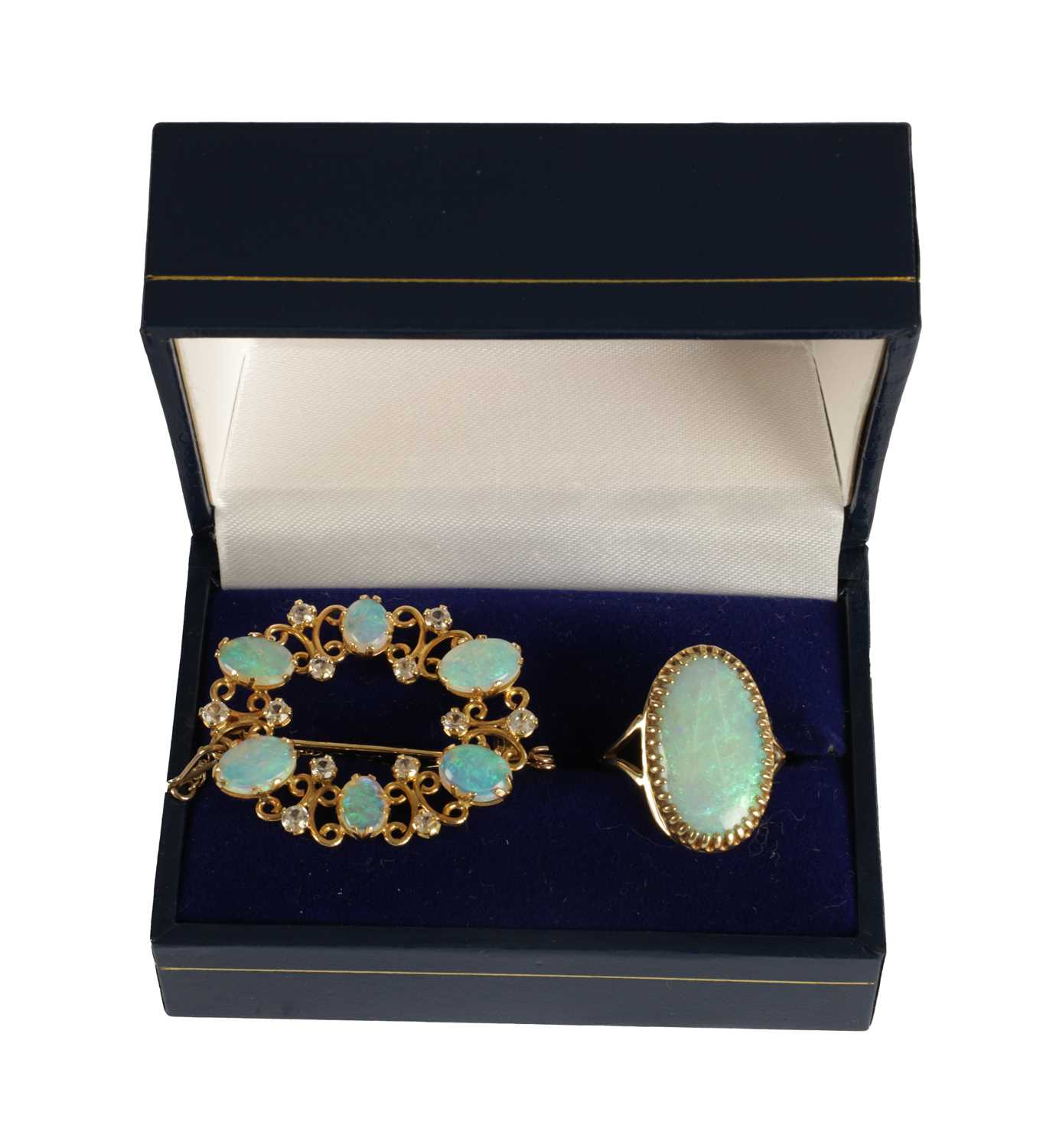 Lot 322 - A LADIES' 18CT GOLD OPEL BROOCH AND RING