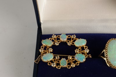 Lot 322 - A LADIES' 18CT GOLD OPEL BROOCH AND RING