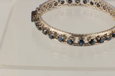 Lot 564 - A LADIES 18CT WHITE GOLD SAPPHIRE BRACELET