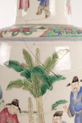 Lot 132 - AN 18TH / 19TH CENTURY CHINESE FAMILLE ROSE VASE