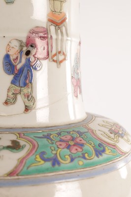 Lot 132 - AN 18TH / 19TH CENTURY CHINESE FAMILLE ROSE VASE