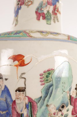 Lot 132 - AN 18TH / 19TH CENTURY CHINESE FAMILLE ROSE VASE