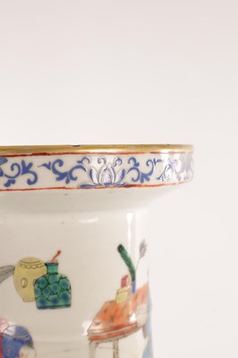 Lot 132 - AN 18TH / 19TH CENTURY CHINESE FAMILLE ROSE VASE