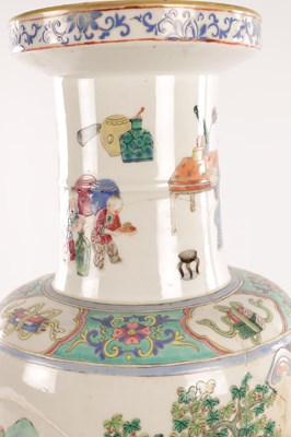 Lot 132 - AN 18TH / 19TH CENTURY CHINESE FAMILLE ROSE VASE