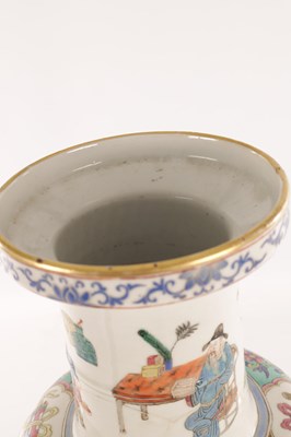 Lot 132 - AN 18TH / 19TH CENTURY CHINESE FAMILLE ROSE VASE