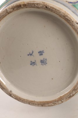 Lot 132 - AN 18TH / 19TH CENTURY CHINESE FAMILLE ROSE VASE