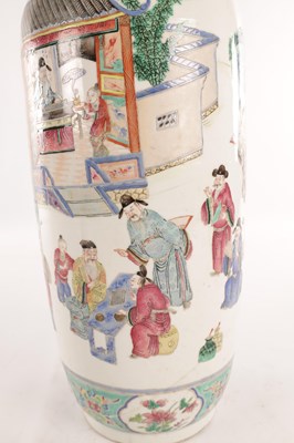 Lot 132 - AN 18TH / 19TH CENTURY CHINESE FAMILLE ROSE VASE
